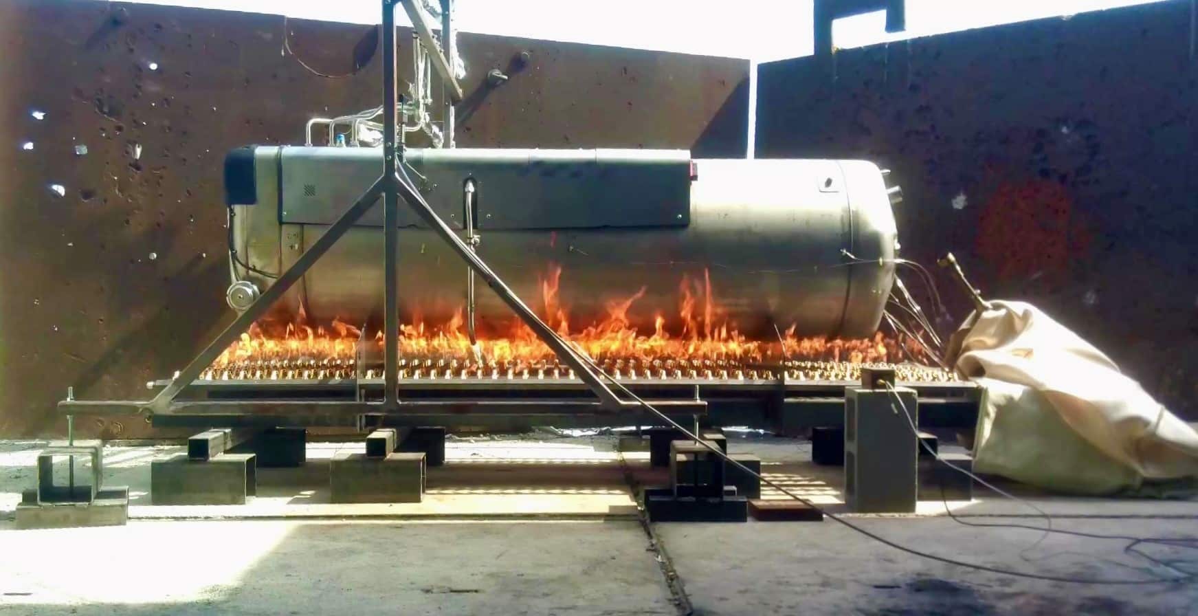 Bonfire test confirms safety of the SAG LH2 tank system even in extreme conditions