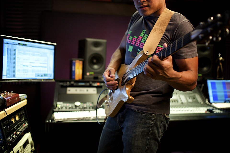 File:Roland Casiquin playing guitar.jpg