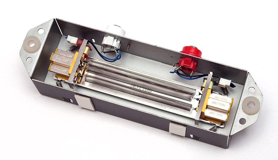 File:Spring Reverb 8325.jpg